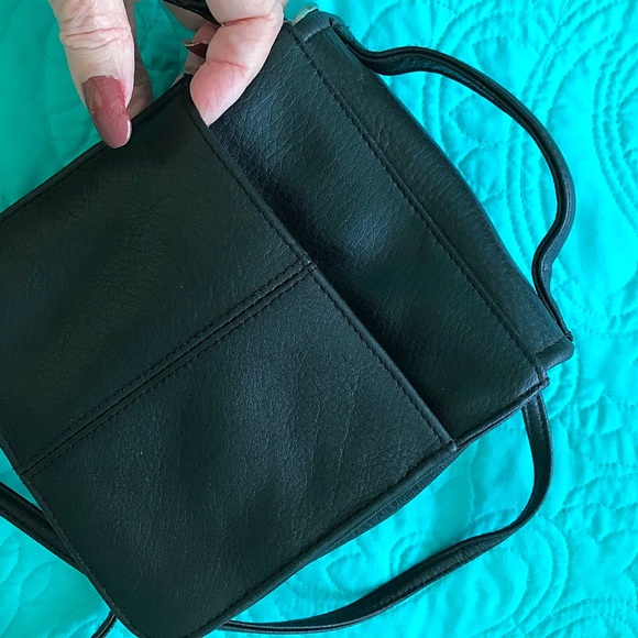 Black Leather Crossbody Messenger Scooter Bag NWOT - Picture 8 of 9